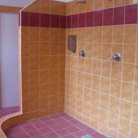 Ibex Hostel *